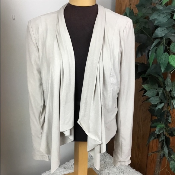 Rock & Republic Med beige blazer with shimmer crop with shark bite - Picture 1 of 15
